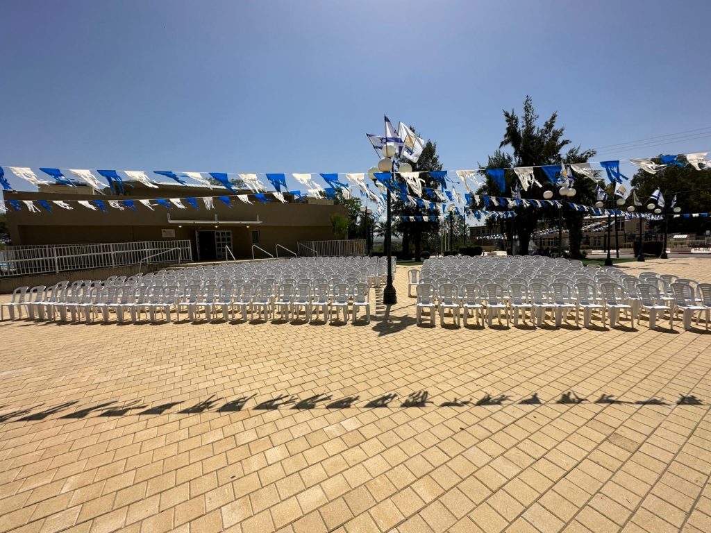 כסאות פלסטיק