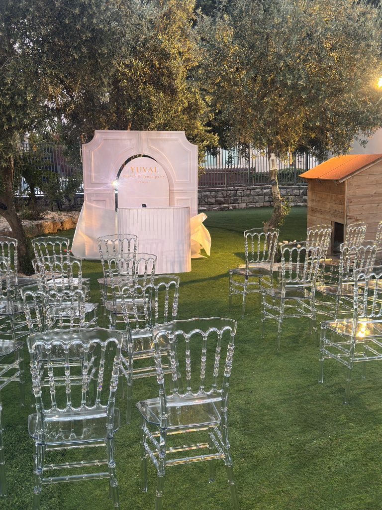השכרת כיסא שקוף